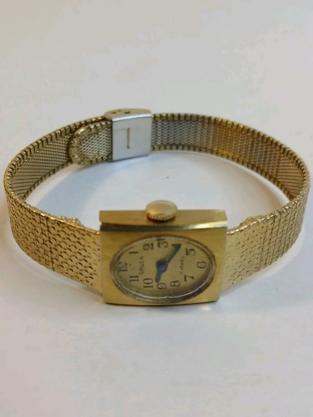 Vintage Gruen 17 Jewels Mechanical Movement Watch Original Bracelet Runs